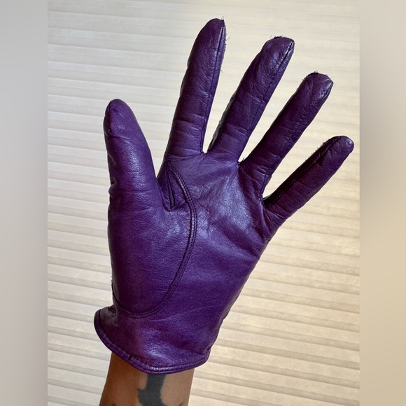Vintage Purple Leather Gloves with Wrist Bow - Picture 3 of 11